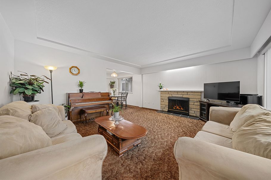 3115 E 49 Avenue Vancouver, BC - 8