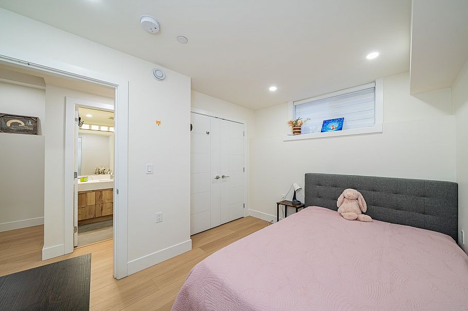 1 369 E 16th Avenue Vancouver, BC - 26