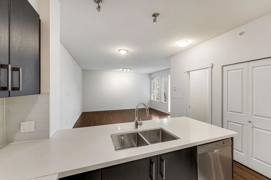 422 3133 Riverwalk Avenue Vancouver, BC - 5