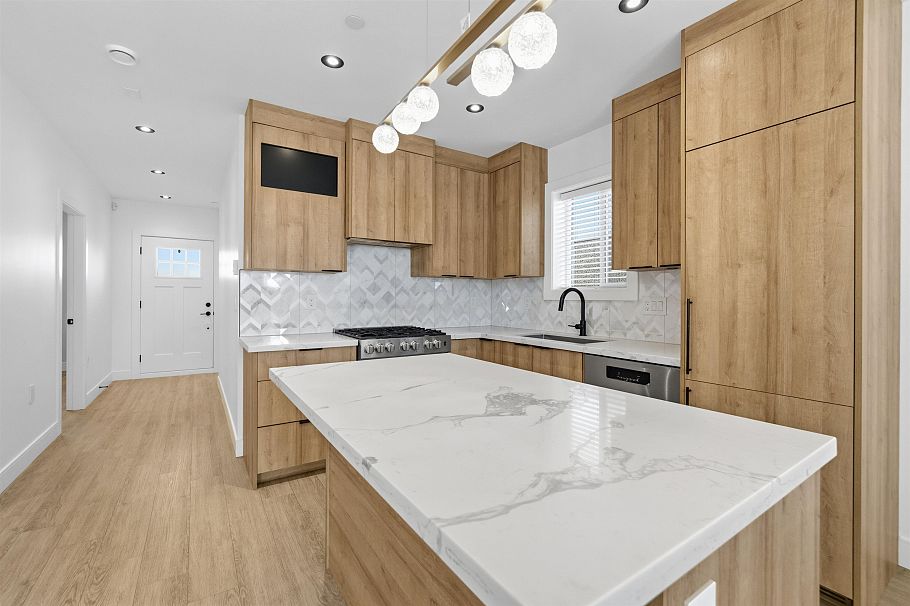 1155 Renfrew Street Vancouver, BC - 8