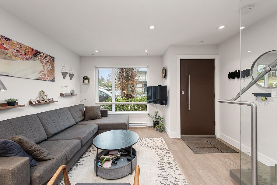 147 St. Patricks Avenue North Vancouver, BC - 4