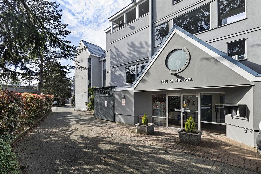 13 1355 W 4th Avenue Vancouver, BC - 1