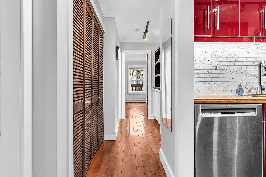 204 3020 Quebec Street Vancouver, BC - 4