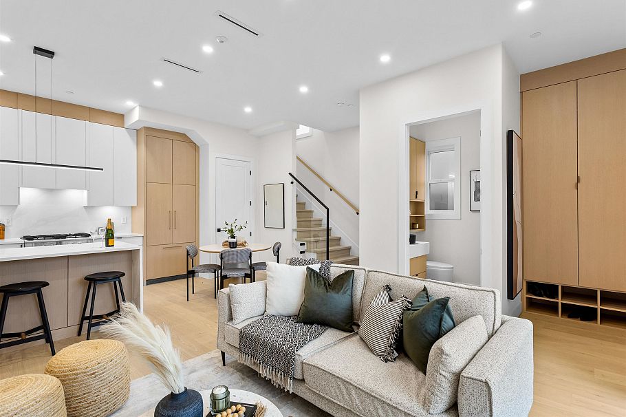 1 5306 Culloden Street Vancouver, BC - 3