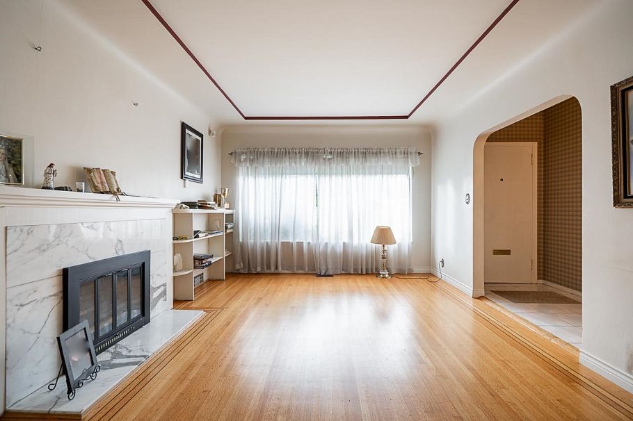 3205 E 3rd Avenue Vancouver, BC - 5