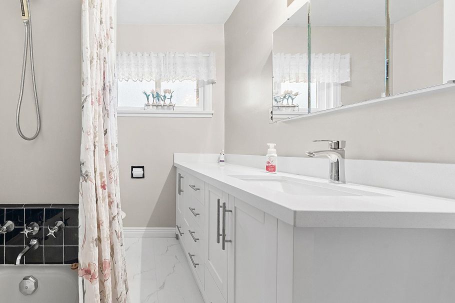 462 W 26th Street North Vancouver, BC - 24