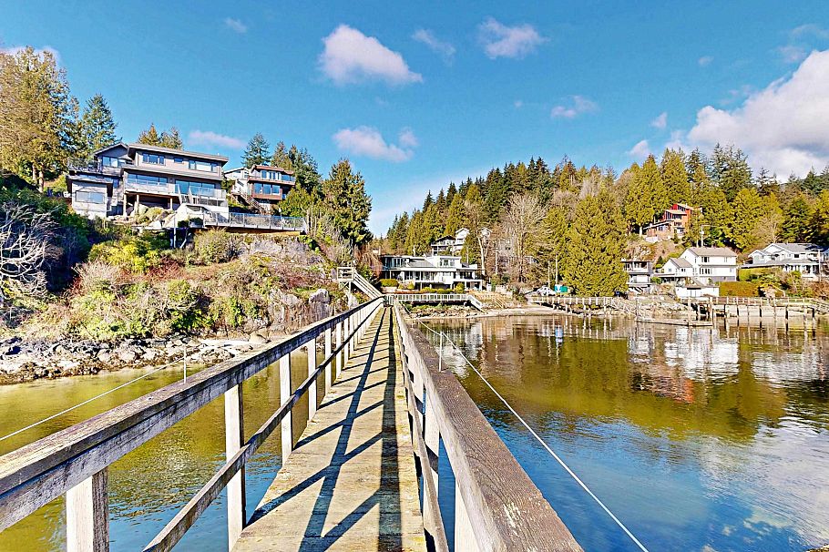 4545 Strathcona Road North Vancouver, BC - 40