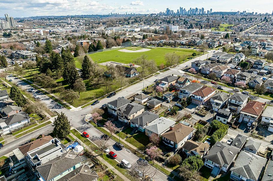 3180 E 3rd Avenue Vancouver, BC - 36