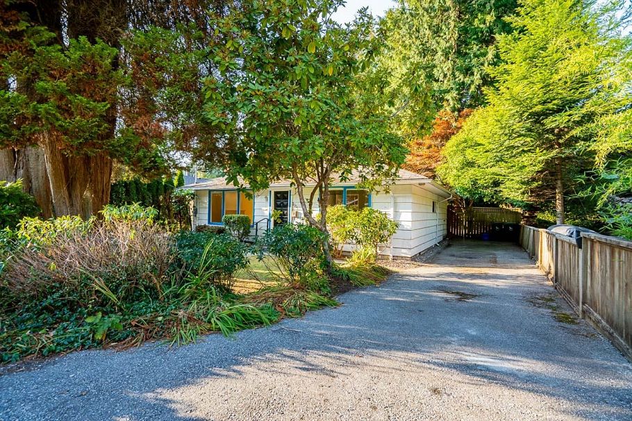 3084 Paisley Road North Vancouver, BC - 3