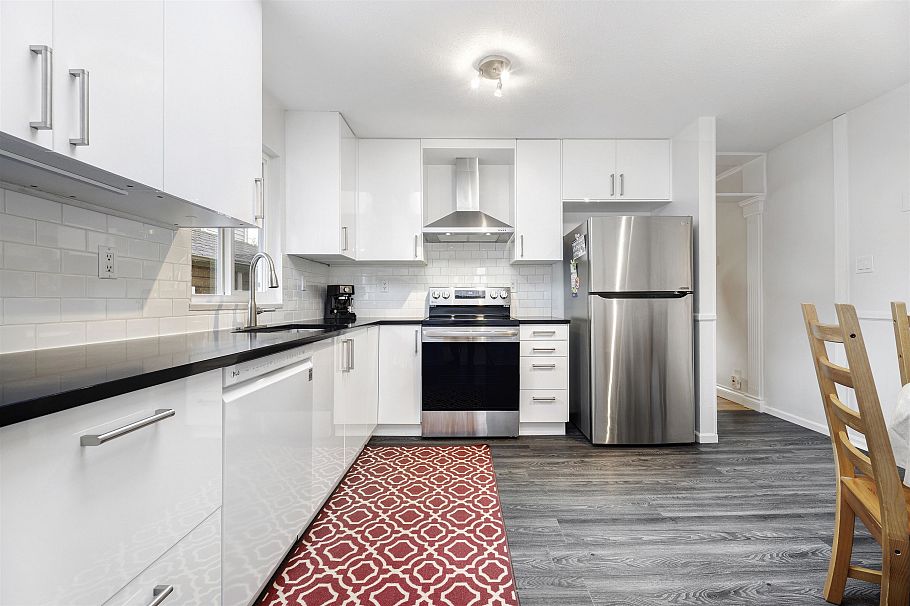 828 Nicolum Court North Vancouver, BC - 6