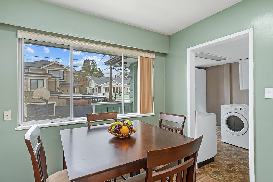 3115 E 49 Avenue Vancouver, BC - 17