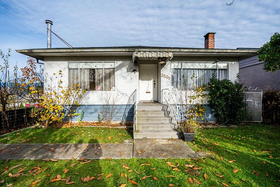 3205 E 3rd Avenue Vancouver, BC - 2