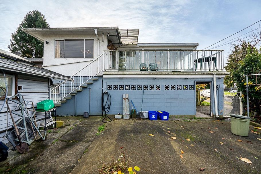 3205 E 3rd Avenue Vancouver, BC - 33