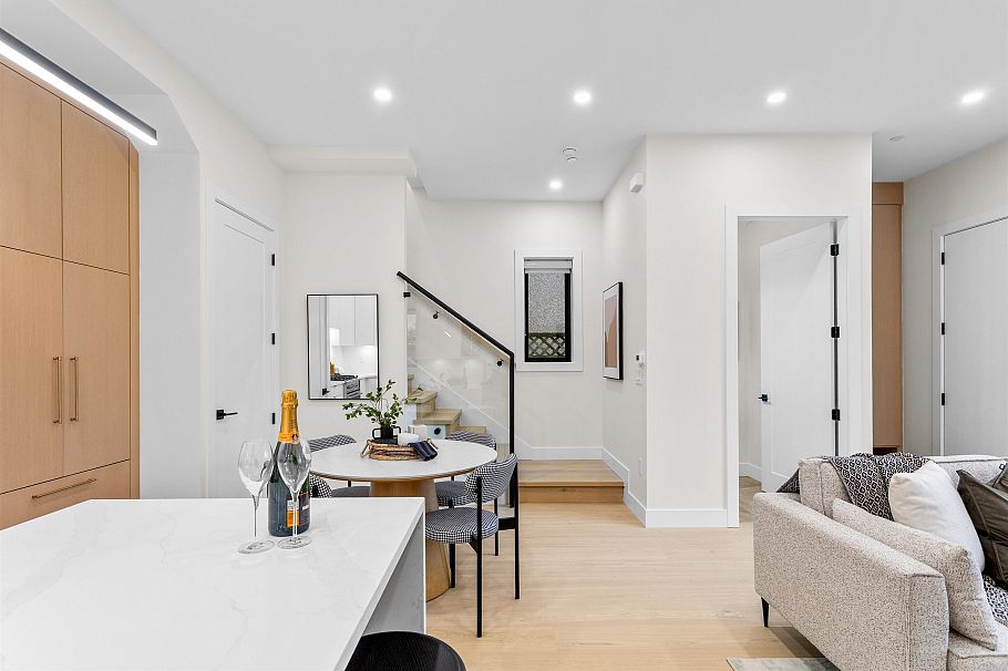 1 5306 Culloden Street Vancouver, BC - 9