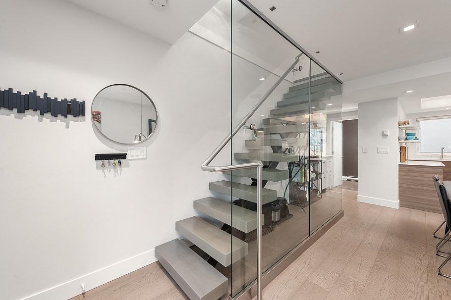 147 St. Patricks Avenue North Vancouver, BC - 14