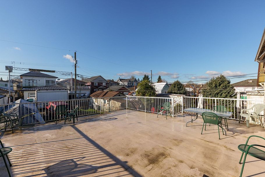 1266 E King Edward Avenue Vancouver, BC - 4