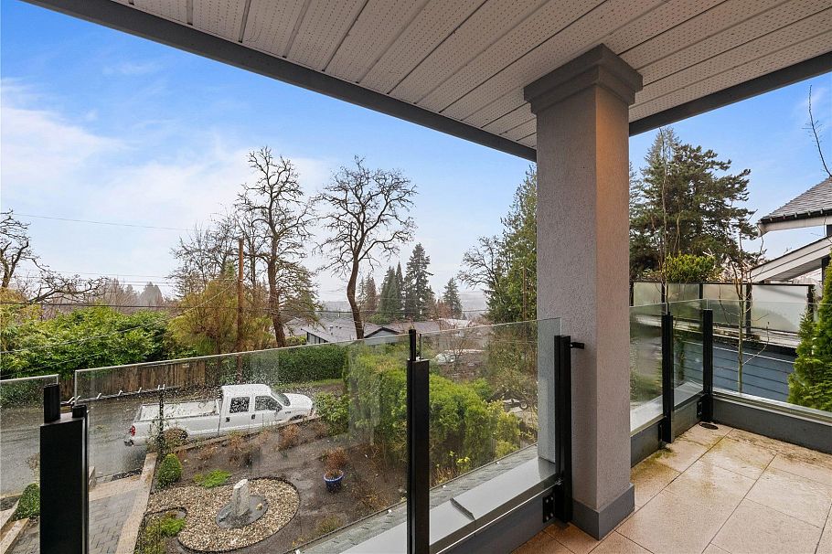 226 Wooddale Road North Vancouver, BC - 18