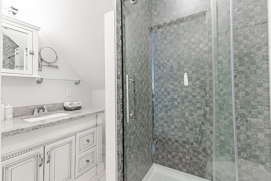 6713 Arbutus Street Vancouver, BC - 17