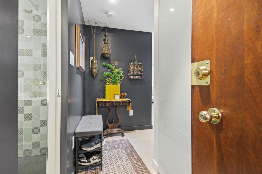 1203 1850 Comox Street Vancouver, BC - 3