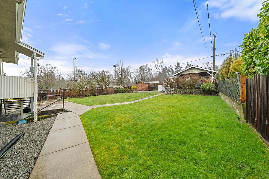 462 W 26th Street North Vancouver, BC - 36