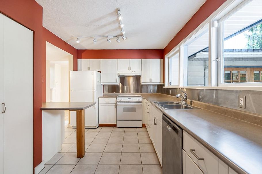 3084 Paisley Road North Vancouver, BC - 18