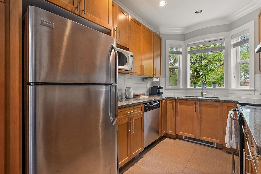 1382 E 27th Avenue Vancouver, BC - 16