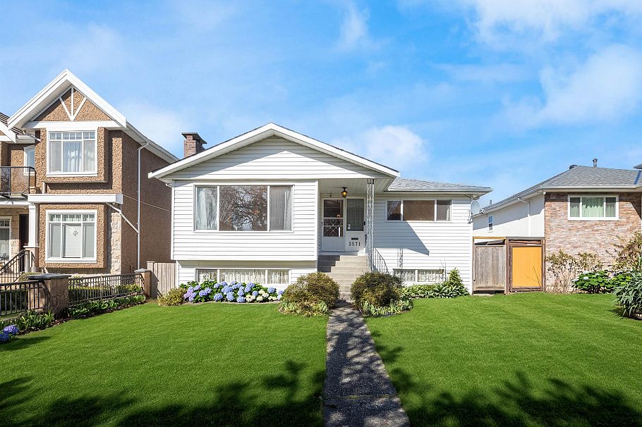 3571 E 46th Avenue Vancouver, BC - 1