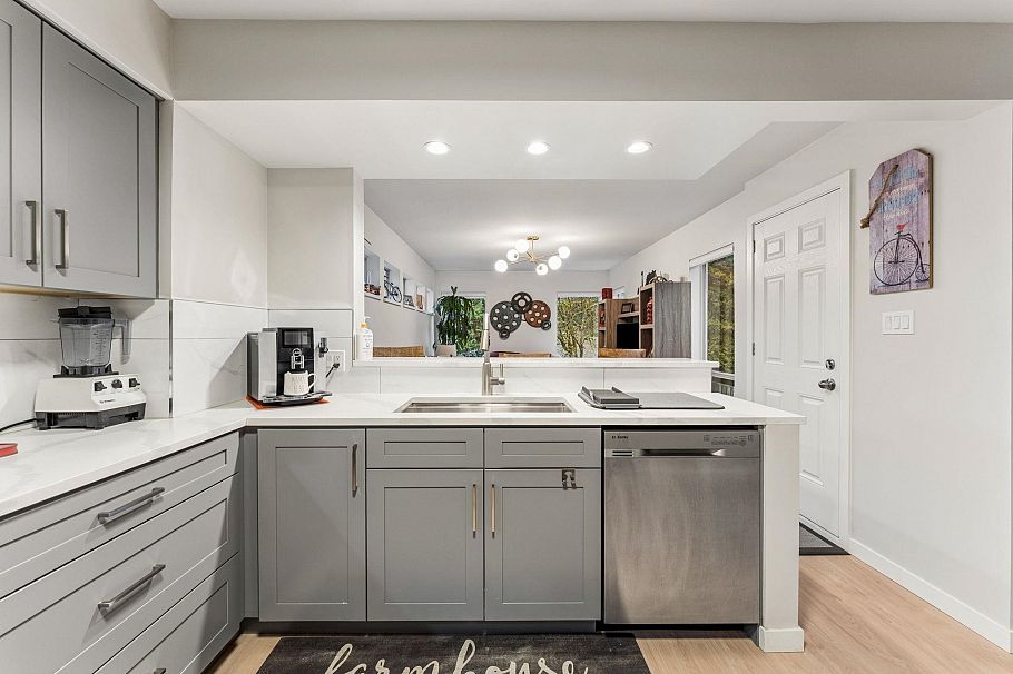 1187 W 23 Street North Vancouver, BC - 13