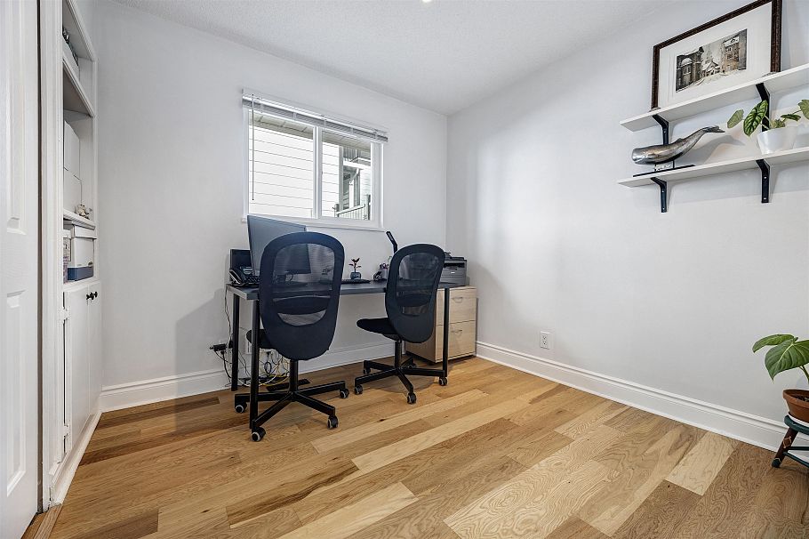 828 Nicolum Court North Vancouver, BC - 24