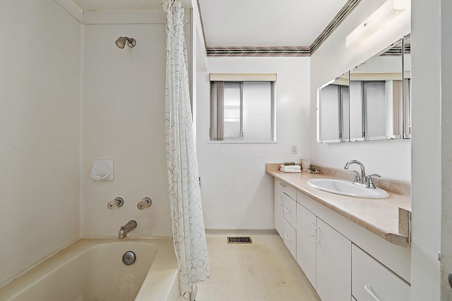 3115 E 49 Avenue Vancouver, BC - 28