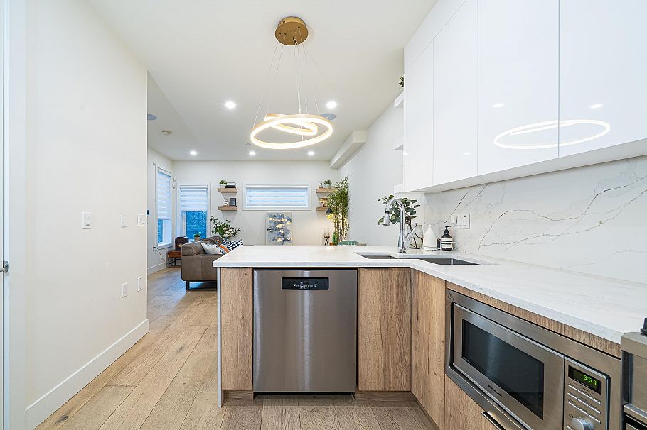 1 369 E 16th Avenue Vancouver, BC - 9