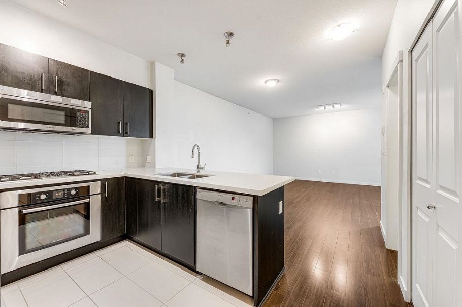 422 3133 Riverwalk Avenue Vancouver, BC - 3