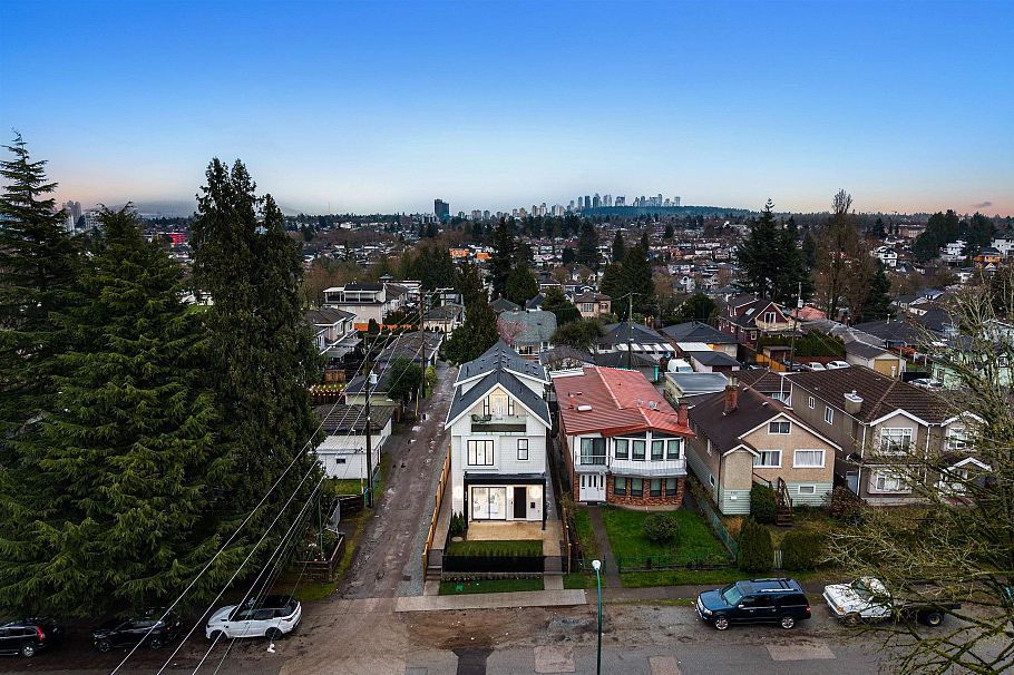 1 5306 Culloden Street Vancouver, BC - 18