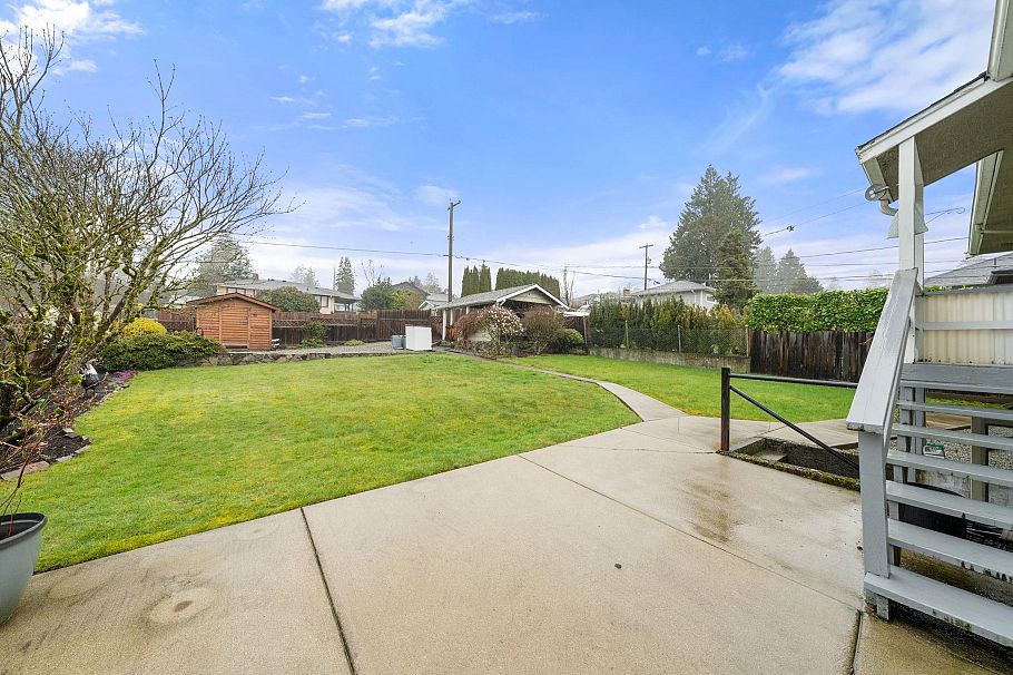 462 W 26th Street North Vancouver, BC - 19