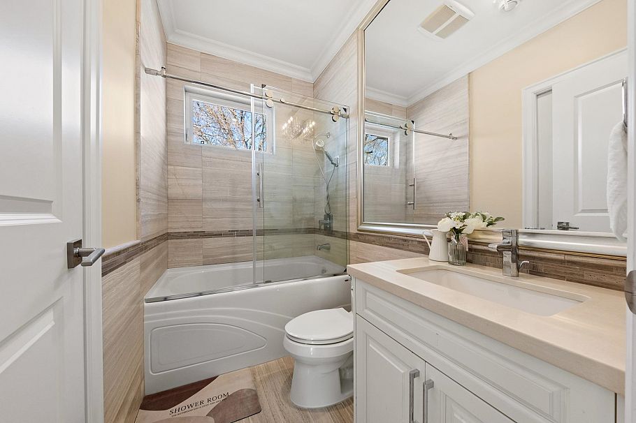 3676 W 28th Avenue Vancouver, BC - 29