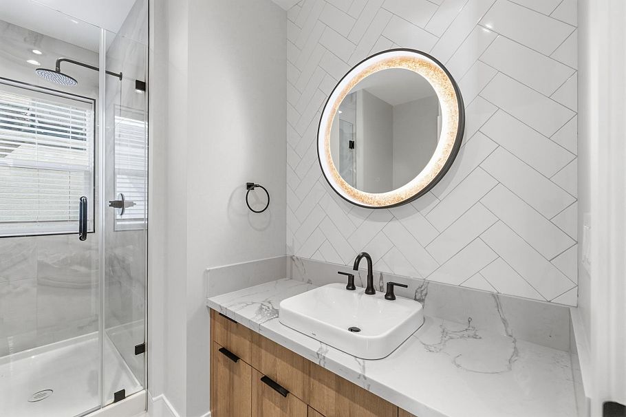 1155 Renfrew Street Vancouver, BC - 30