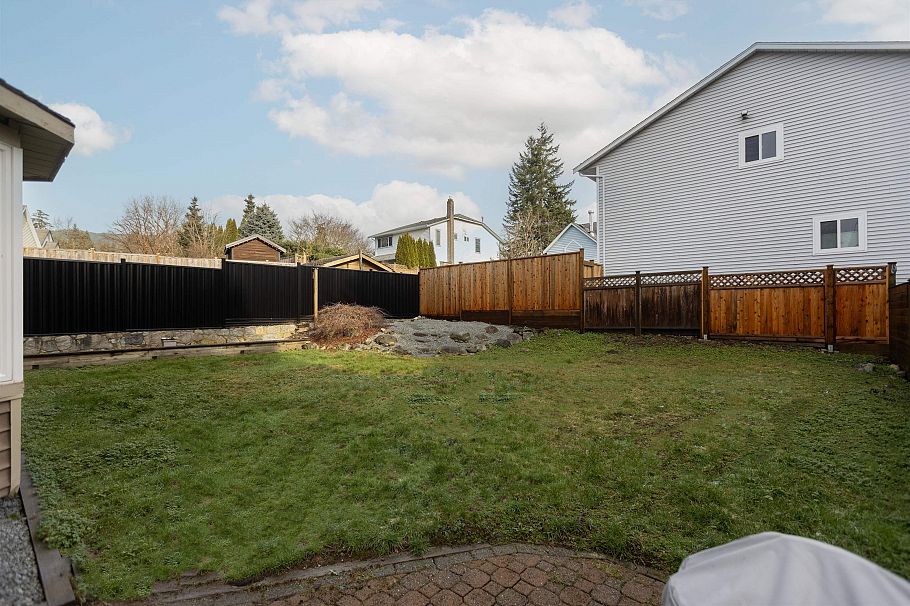 828 Nicolum Court North Vancouver, BC - 34