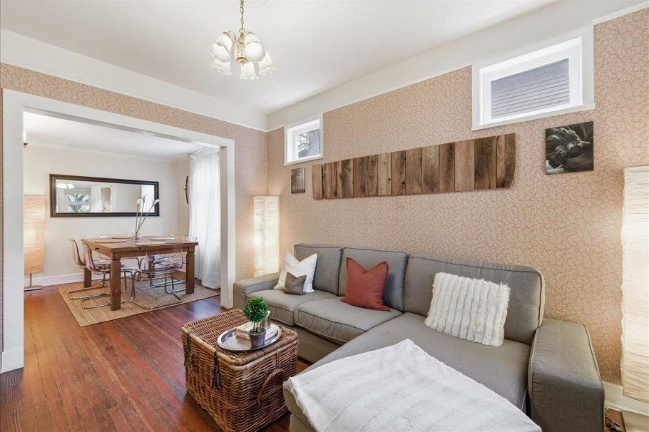 2232 W 14th Avenue Vancouver, BC - 5