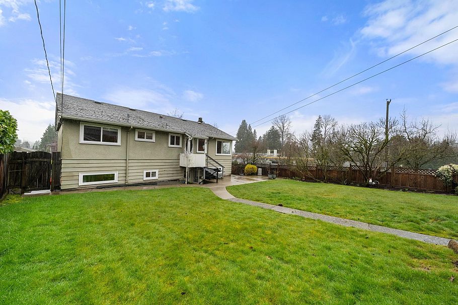 462 W 26th Street North Vancouver, BC - 34