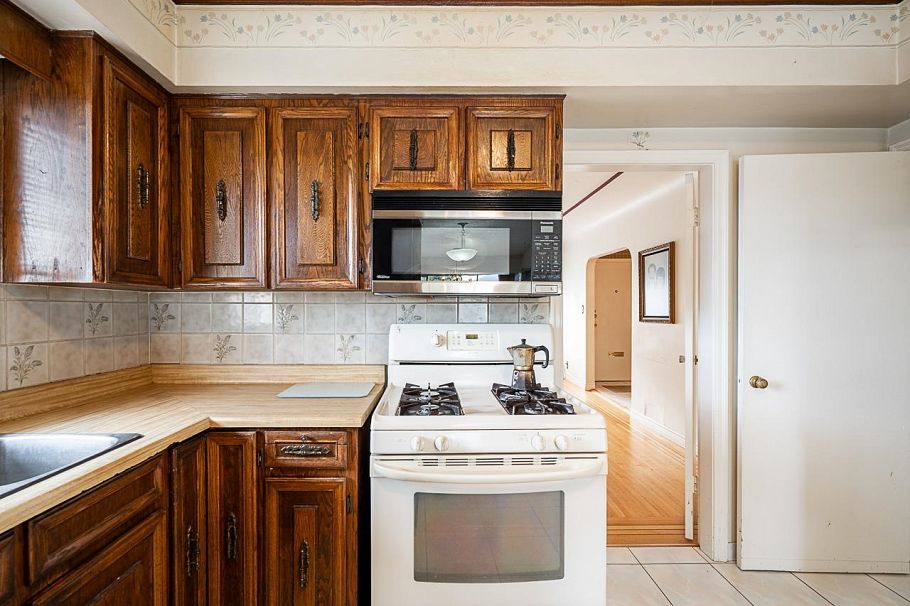 3205 E 3rd Avenue Vancouver, BC - 12