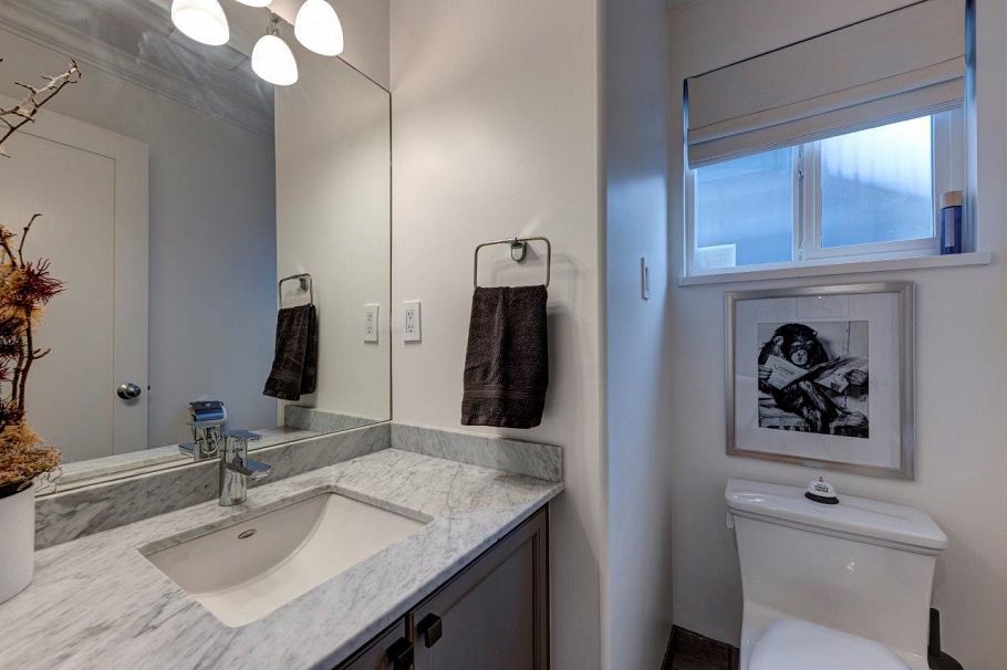 2530 Western Avenue North Vancouver, BC - 18