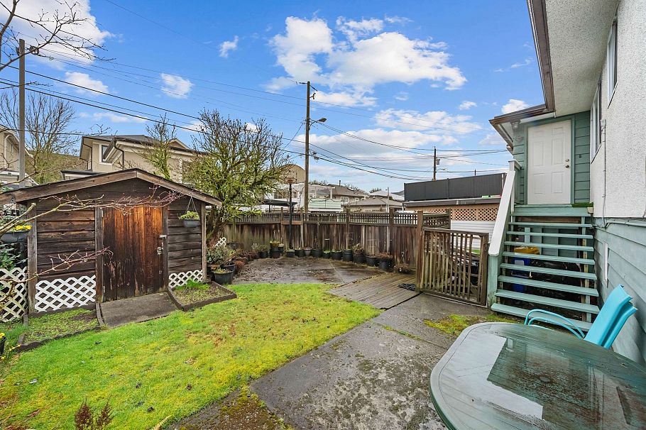 3115 E 49 Avenue Vancouver, BC - 7