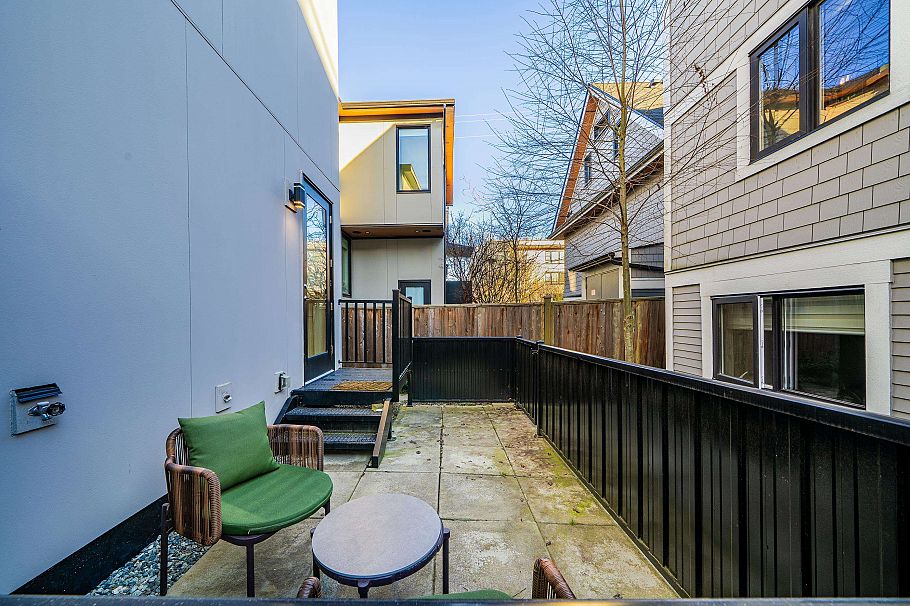 1 369 E 16th Avenue Vancouver, BC - 31