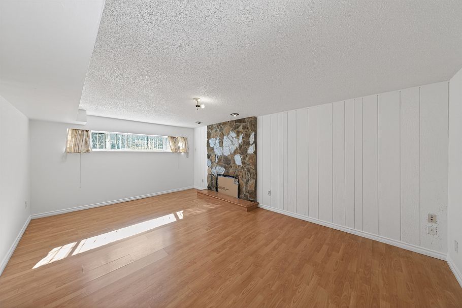 3571 E 46th Avenue Vancouver, BC - 18