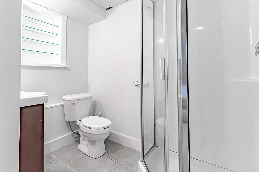 6713 Arbutus Street Vancouver, BC - 26