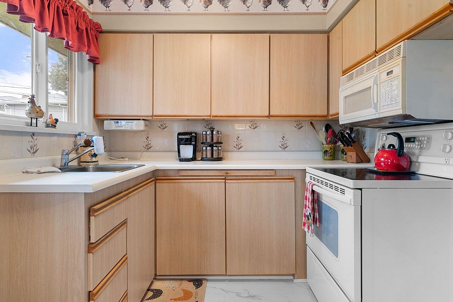 462 W 26th Street North Vancouver, BC - 17