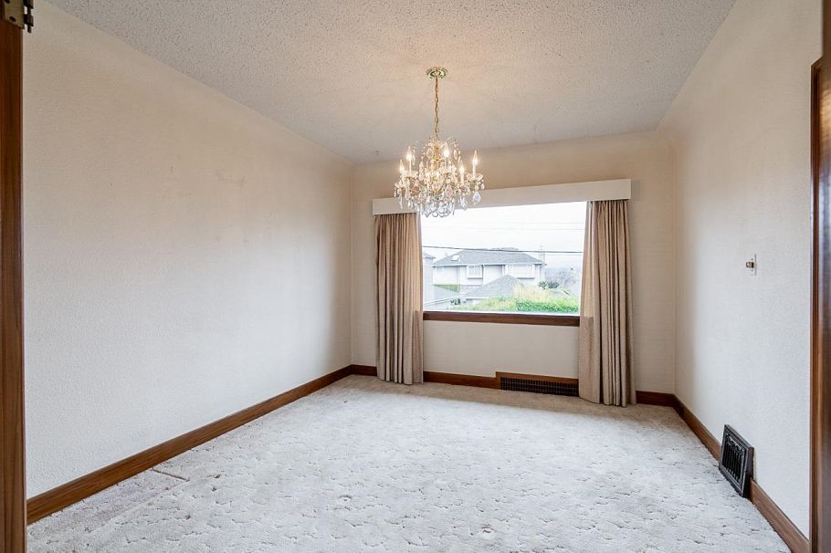 2715 W 31st Avenue Vancouver, BC - 9