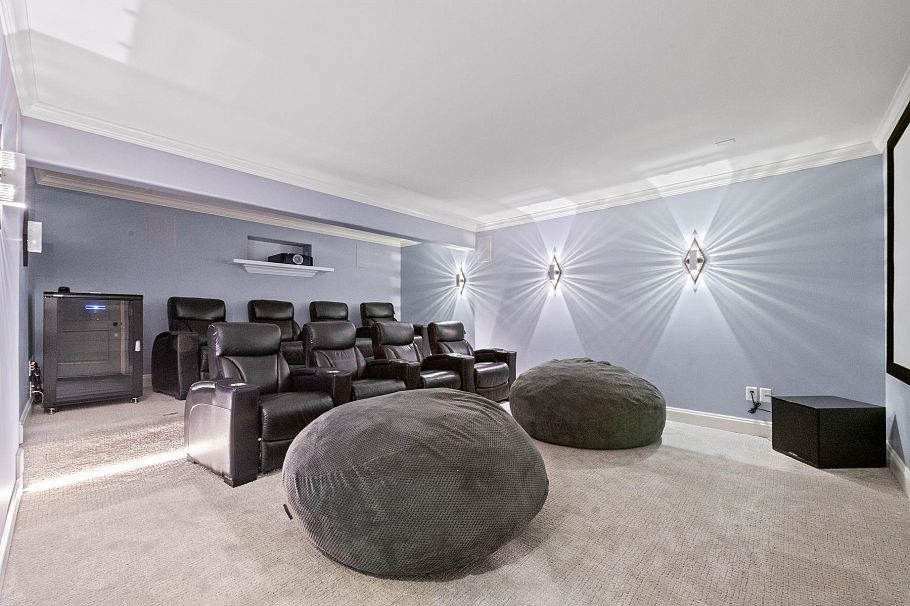 226 Wooddale Road North Vancouver, BC - 26