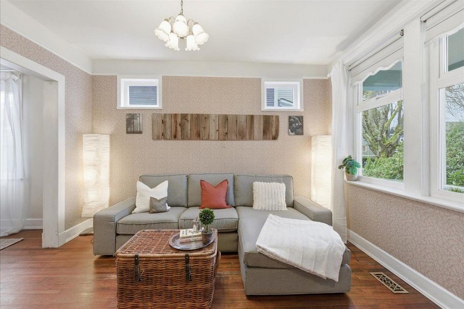 2232 W 14th Avenue Vancouver, BC - 4