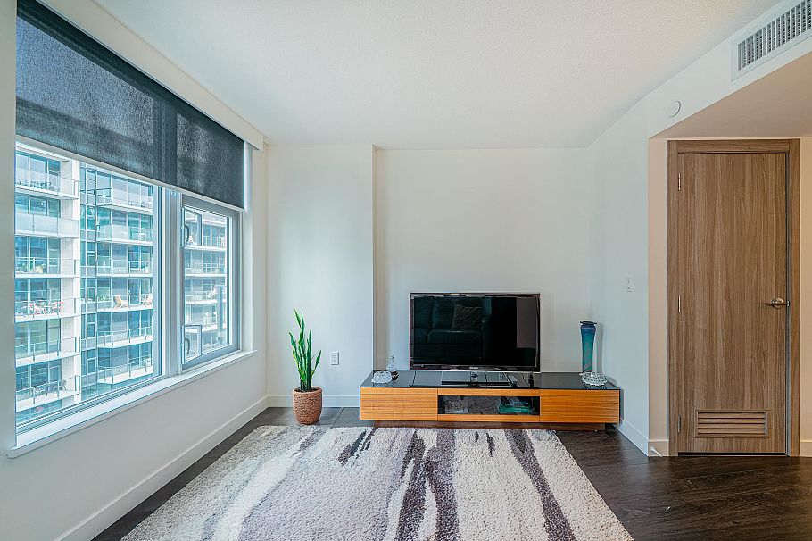 1082 8608 Hazelbridge Way Richmond, BC - 5